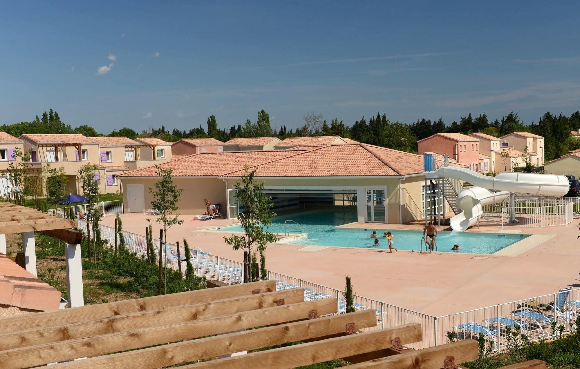 Residence Odalys Le Mas Des Alpilles Paradou Exterior photo